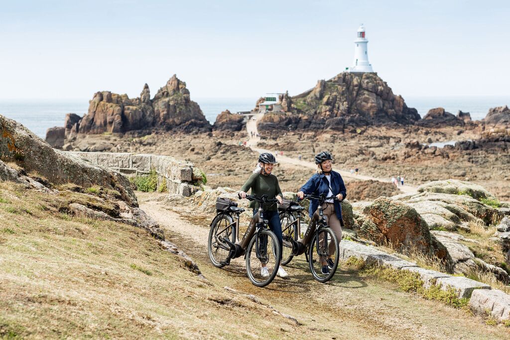 Cyclotouriste en randonnée, Que faire à Jersey ?