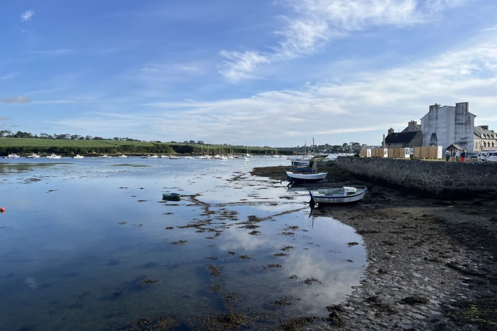 Village de Lanildut avec ses bateaux de pêche et de plaisance