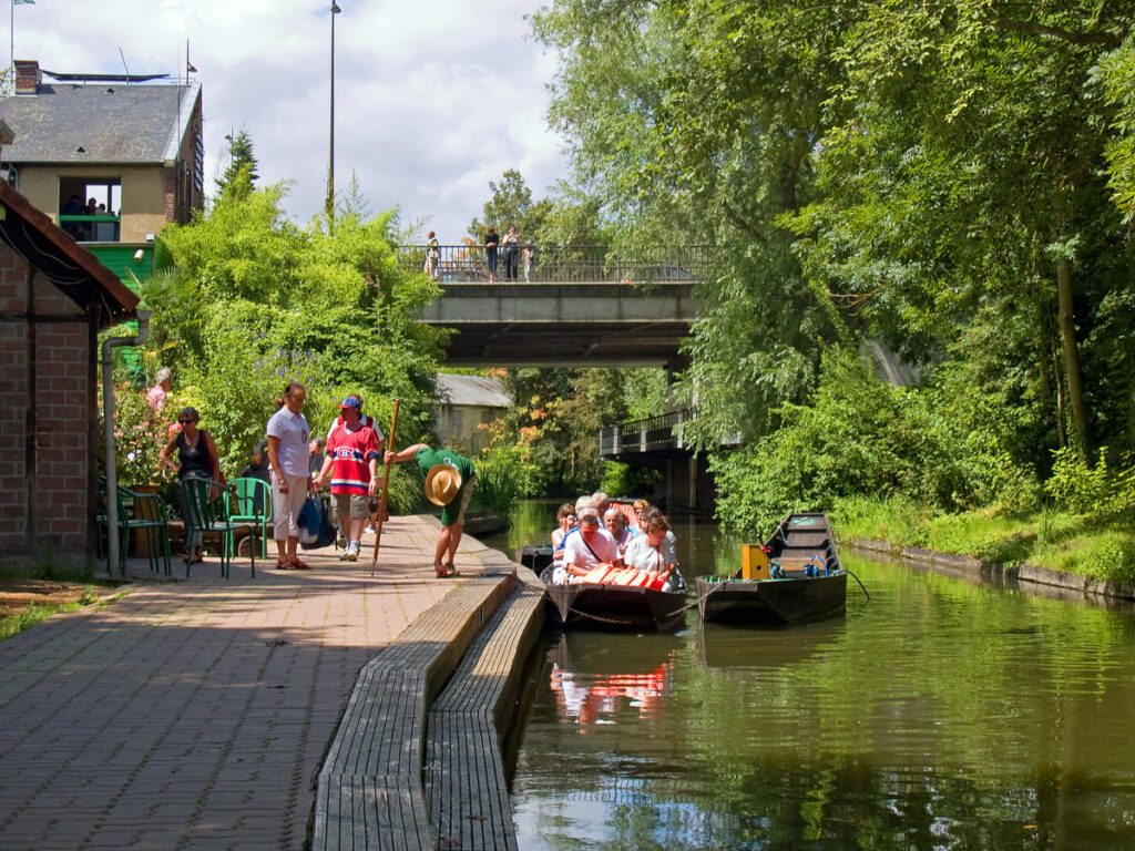Visite guidée en barque dans les hortillonnages à Amiens