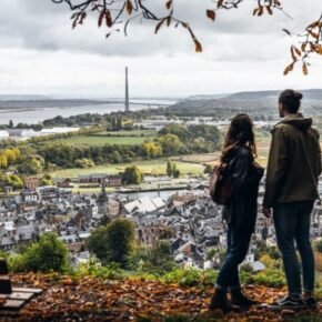Panorama sur Honfleur et le Pont de Normandie depuis la Côte de Grâce